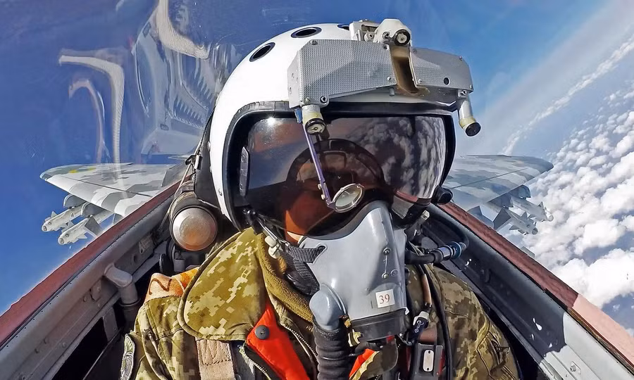 Không quân Ukraine có thể sẽ cần tới những "phi công tình nguyện" để điều khiển máy bay chiến đấu phương Tây