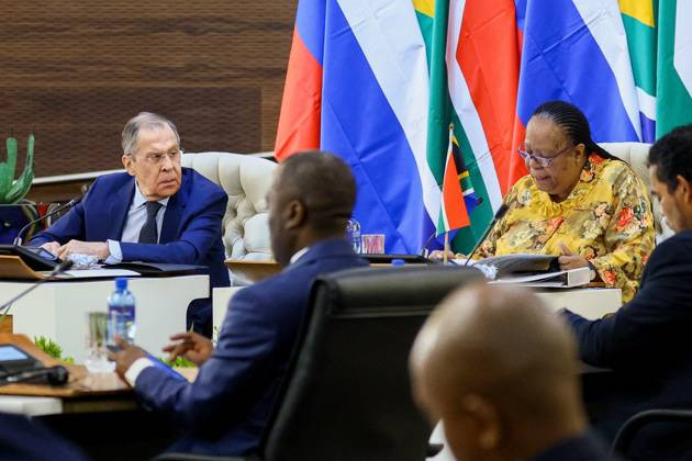 Ngoại trưởng Nga Sergei Lavrov trong chuyến công du mới đây tới Nam Phi. Ngoại trưởng Nga Sergei Lavrov trong chuyến công du mới đây tới Nam Phi.