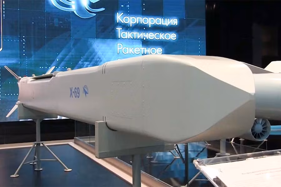 Tên lửa hành trình Kh-69 được phát triển cho Su-57 nhưng cũng có thể được sử dụng bởi những chiến đấu cơ khác.