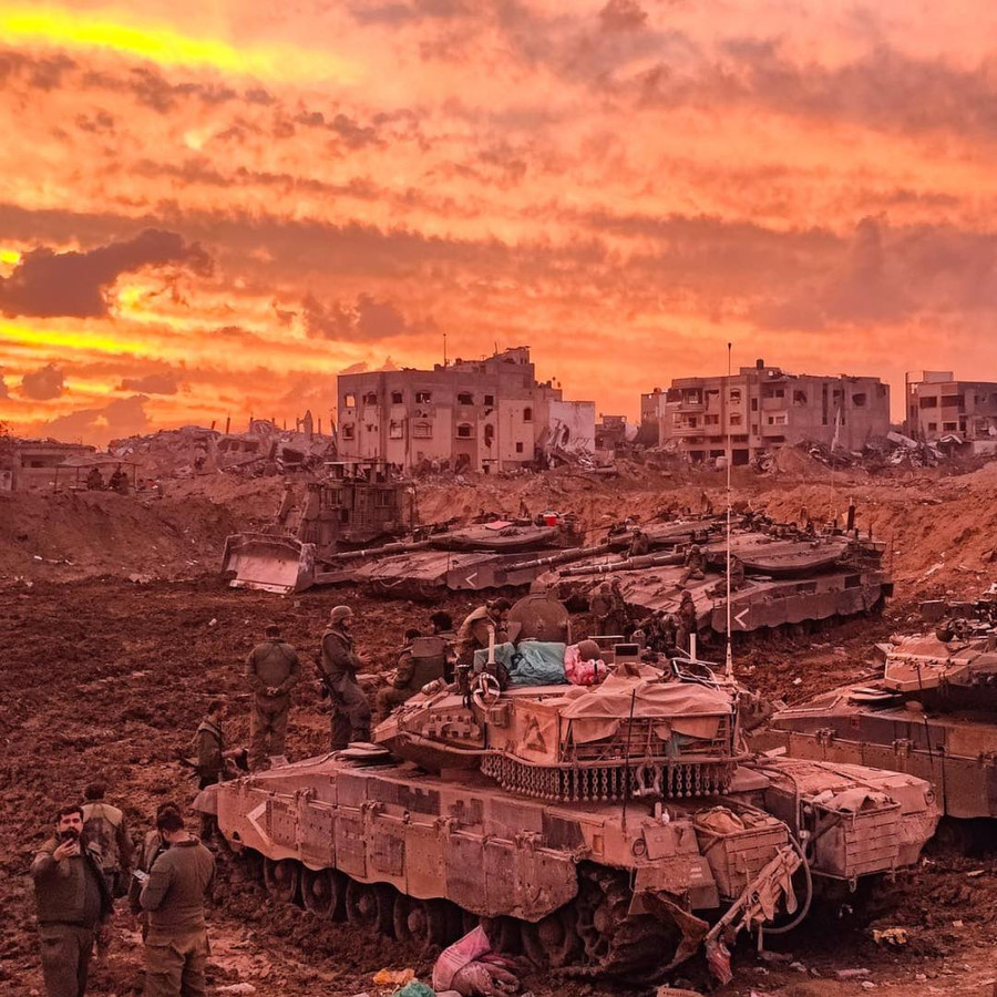 Vai trò của xe tăng vẫn còn rất quan trọng đối với Quân đội Israel. Vai trò của xe tăng vẫn còn rất quan trọng đối với Quân đội Israel.