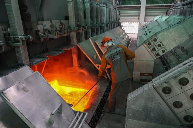 Kim loại Nga sẽ được giao dịch tại Sàn Thượng Hải thay vì London. Kim loại Nga sẽ được giao dịch tại Sàn Thượng Hải thay vì London.