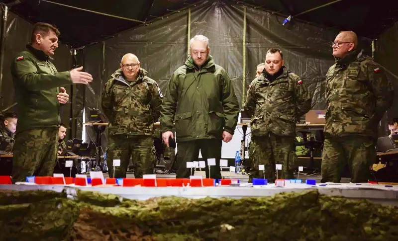 Thống đốc tỉnh Warmian-Masurian đến thăm Sư đoàn Cơ giới số 16 của Quân đội Ba Lan.