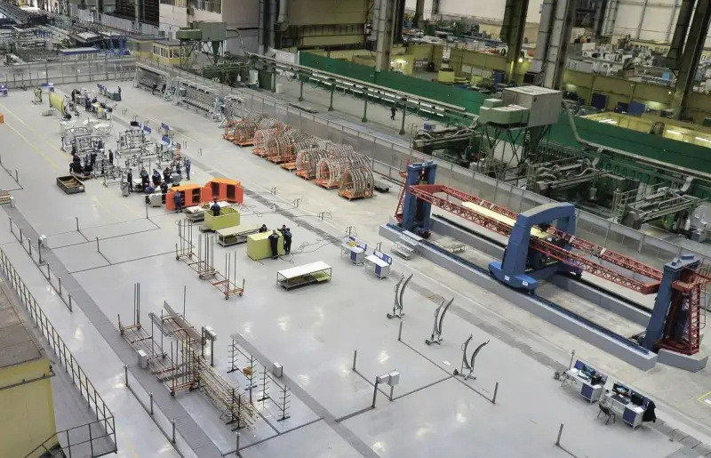 Dây chuyền lắp ráp khung thân máy bay chở khách Il-114-300 đã sắp hoàn thiện.