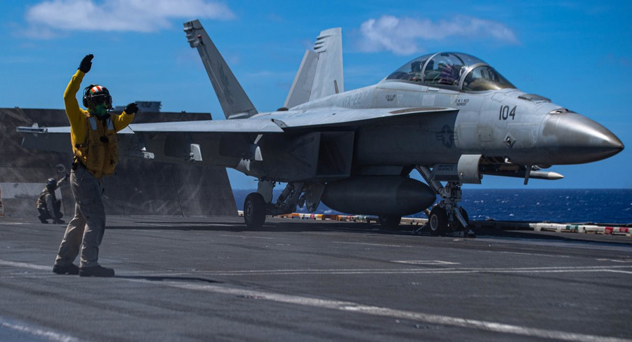 F/A-18 Super Hornet vẫn là tiêm kích hạm chủ lực của Hải quân Mỹ. F/A-18 Super Hornet vẫn là tiêm kích hạm chủ lực của Hải quân Mỹ.