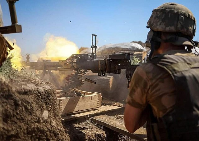 Súng máy hạng nặng DShK cỡ 12,7 mm là vũ khí cao tuổi nhưng vẫn được sử dụng rộng rãi.