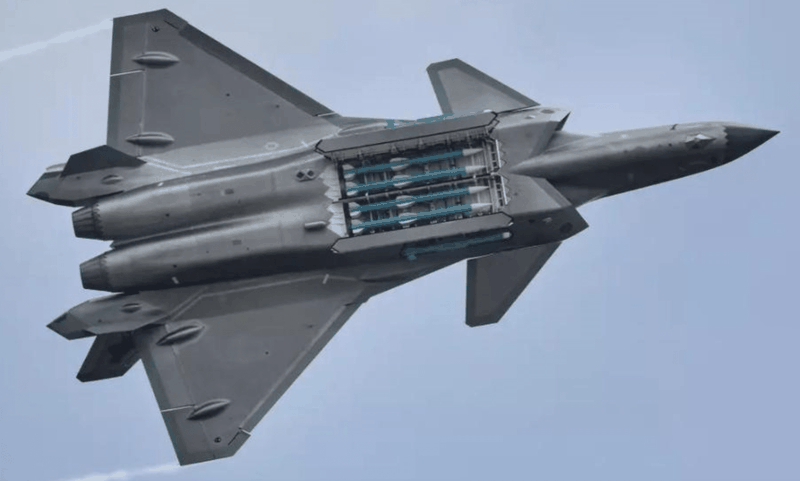 J-20 của Trung Quốc là một tiêm kích tàng hình rất đáng gờm. J-20 của Trung Quốc là một tiêm kích tàng hình rất đáng gờm.
