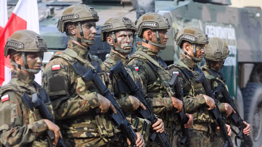 Binh sĩ Ba Lan được điều động tới bảo vệ biên giới giáp Belarus.