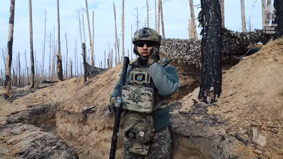 Denys Zeleny - sĩ quan phòng kế hoạch tác chiến của tiểu đoàn Khoriv.