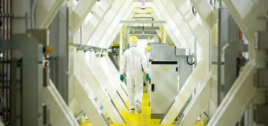 Bên trong tổ hợp laser Orion.