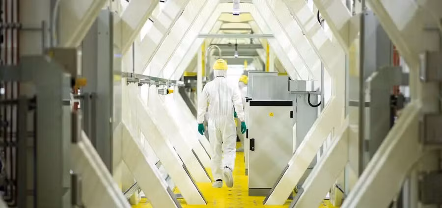 Bên trong tổ hợp laser Orion.