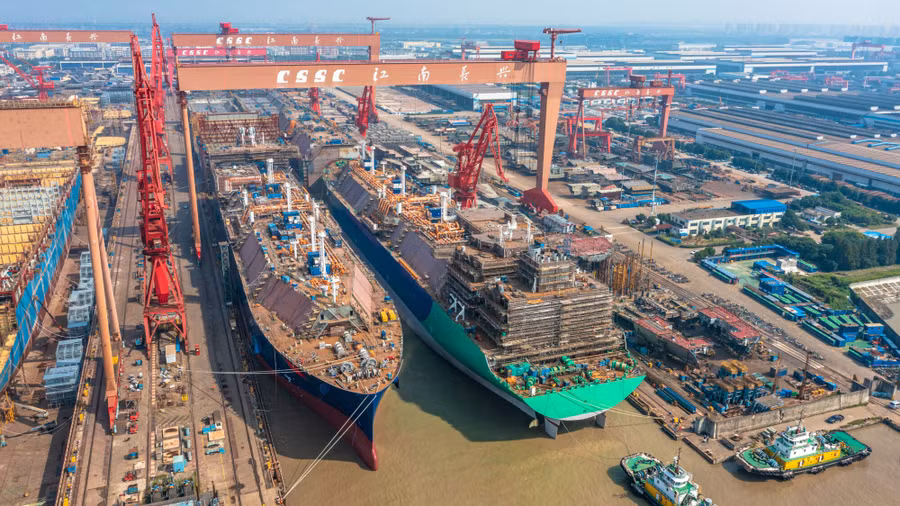 Mỹ dự định trừng phạt Trung Quốc vì... đóng tàu quá mức