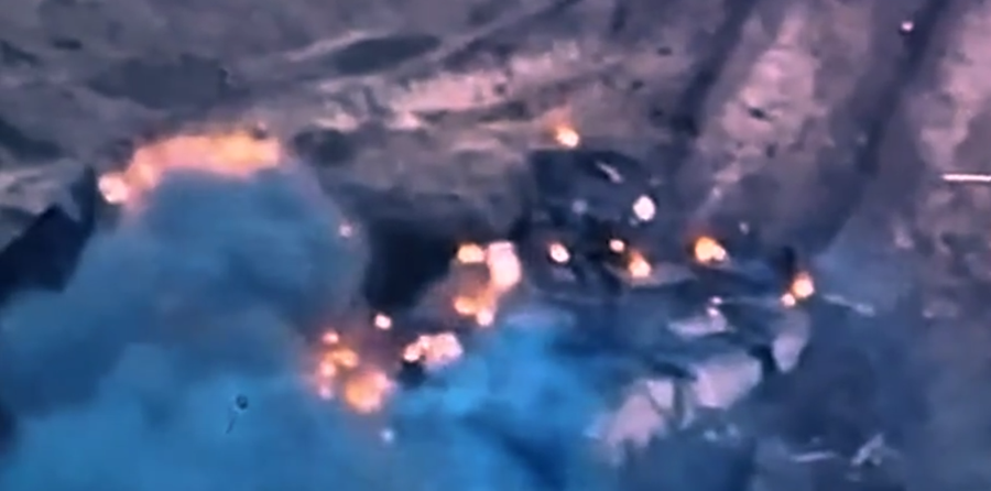 Xe tăng T-80BVM và T-90M bị phá hủy gần làng Tonenke. Xe tăng T-80BVM và T-90M bị phá hủy gần làng Tonenke.