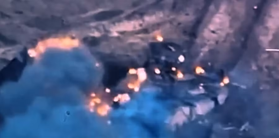 Xe tăng T-80BVM và T-90M bị phá hủy gần làng Tonenke.