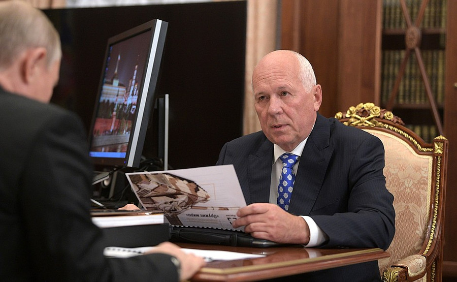 Tổng giám đốc Tập đoàn công nghệ nhà nước Rostec cho rằng xe tăng T-14 Armata khó lòng sản xuất hàng loạt trong thời gian tới. Tổng giám đốc Tập đoàn công nghệ nhà nước Rostec cho rằng xe tăng T-14 Armata khó lòng sản xuất hàng loạt trong thời gian tới.