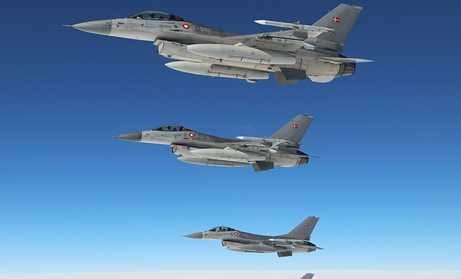 Tiêm kích F-16 của Không quân Đan Mạch đã được nâng cấp giữa vòng đời. Tiêm kích F-16 của Không quân Đan Mạch đã được nâng cấp giữa vòng đời.