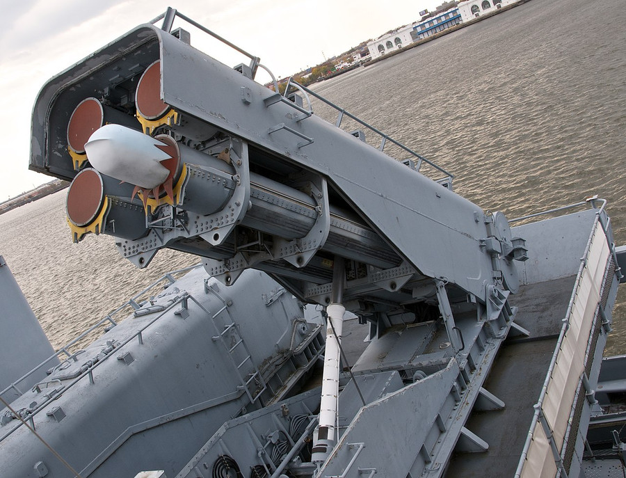 Bệ phóng tên lửa hành trình Tomahawk trên thiết giáp hạm USS New Jersey.