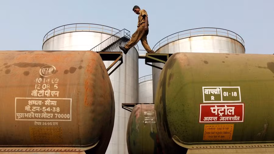 Đối tác đặc biệt 'mạnh tay' mua lại dầu Nga đã bị Ấn Độ từ chối