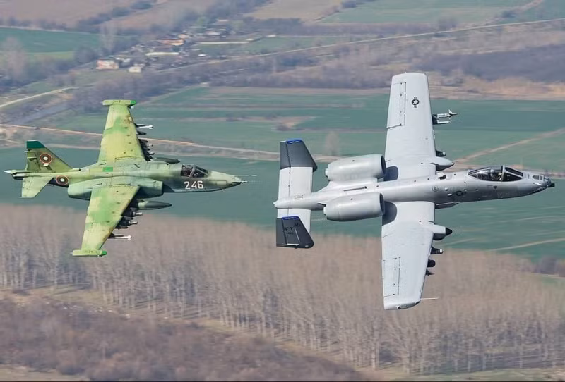 Nga tiếp tục hiện đại hóa cường kích Su-25, trong khi Mỹ bắt đầu loại biên hàng loạt A-10.