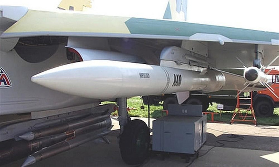 Tên lửa không đối không tầm xa R-37M giúp nâng cao sức mạnh cho những tiêm kích Su-35.