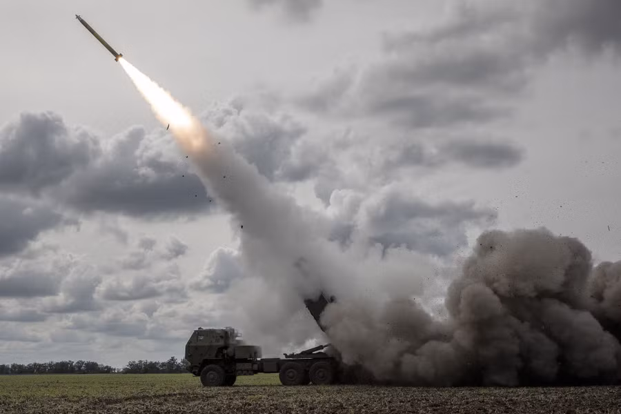 Hệ thống M142 HIMARS Mỹ viện trợ Ukraine bị nhận xét là vô tác dụng trước Quân đội Nga. Hệ thống M142 HIMARS Mỹ viện trợ Ukraine bị nhận xét là vô tác dụng trước Quân đội Nga.