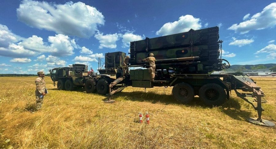 Một bệ phóng tên lửa phòng không Patriot của Quân đội Ukraine. Một bệ phóng tên lửa phòng không Patriot của Quân đội Ukraine.