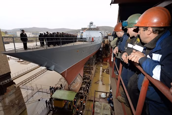 Các nhà máy đóng tàu đang nỗ lực để bàn giao chiến hạm cho Hải quân Nga theo đúng cam kết.