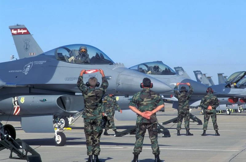 Cả phi đội tiêm kích F-16 sẽ tới điểm nóng?