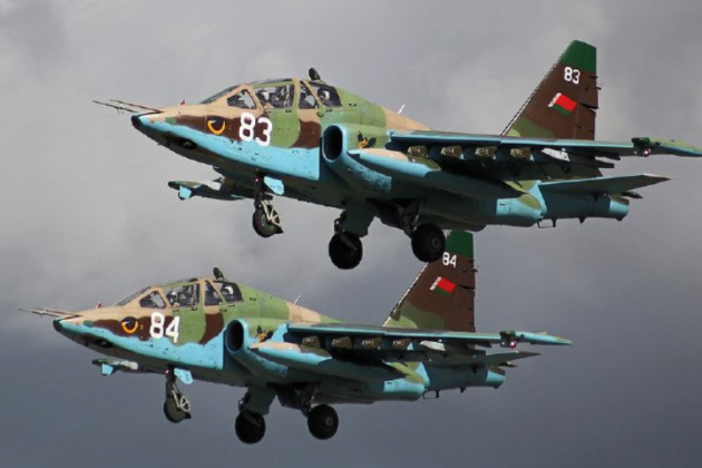 Belarus đã nhận tên lửa Iskander-M và cường kích Su-25 sửa đổi từ Nga để mang vũ khí hạt nhân. Belarus đã nhận tên lửa Iskander-M và cường kích Su-25 sửa đổi từ Nga để mang vũ khí hạt nhân.
