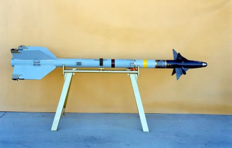 Tên lửa AIM-9 Sidewinder sẽ được tích hợp vào các tiêm kích MiG-29 và Su-27 của Không quân Ukraine?