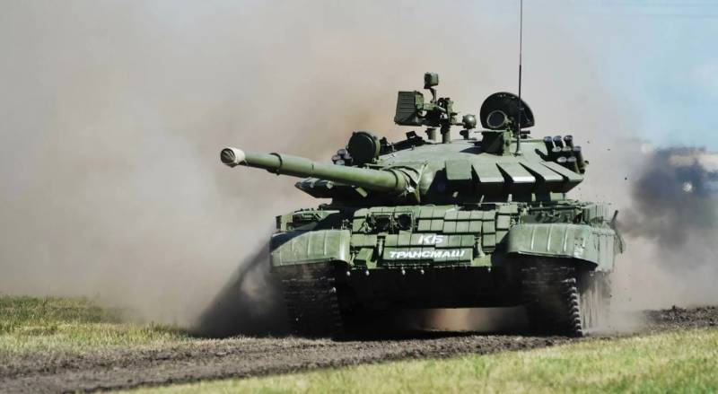 Xe tăng T-62M được nâng cấp với những khối giáp phản ứng nổ Kontakt-5 rất vững chắc.