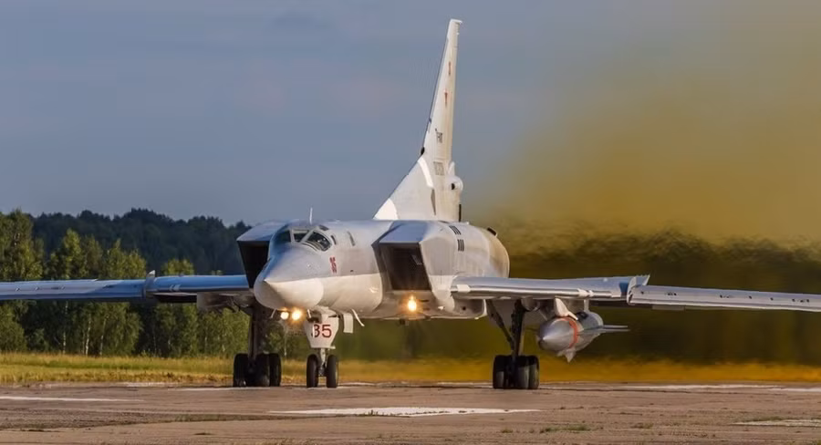 Tên lửa Kh-22 thường được phóng từ máy bay ném bom chiến lược Tu-22M3 Backfire.
