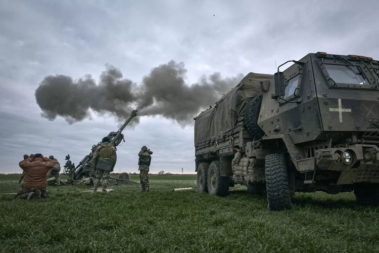 Ukraine giằng co chiếm lại đường huyết mạch tiếp tế cho Bakhmut