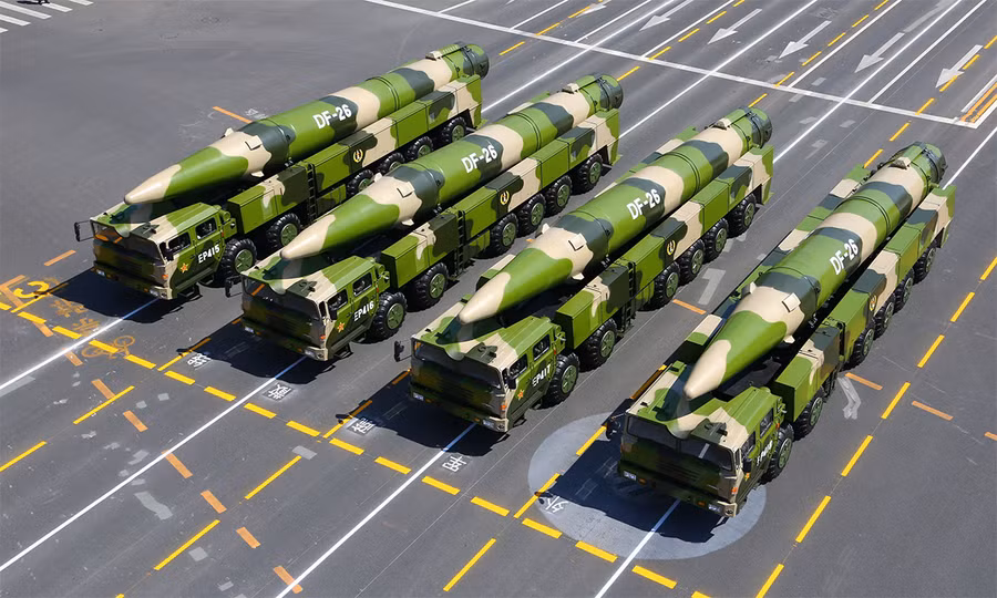 Tên lửa đạn đạo tầm trung DF-26 của Trung Quốc.