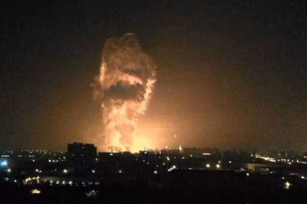 Đám cháy quy mô lớn được ghi nhận ở cảng Hodeidah, gây thiệt hại đáng kể cho cơ sở hạ tầng.