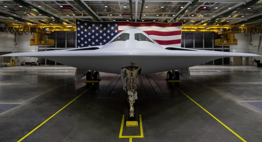 Máy bay ném bom tàng hình B-21 Raider trong lễ ra mắt.