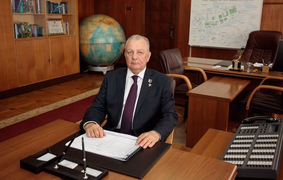 Tổng giám đốc, kiêm nhà thiết kế trưởng của "NPO Mashinostroeniya" - ông Alexander Leonov.