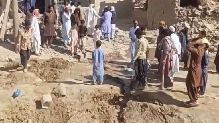 Những cuộc tấn công qua lại giữa Iran và Pakistan đã khiến nhiều người thiệt mạng. Những cuộc tấn công qua lại giữa Iran và Pakistan đã khiến nhiều người thiệt mạng.