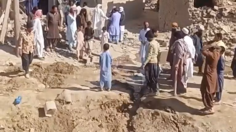 Những cuộc tấn công qua lại giữa Iran và Pakistan đã khiến nhiều người thiệt mạng. Những cuộc tấn công qua lại giữa Iran và Pakistan đã khiến nhiều người thiệt mạng.