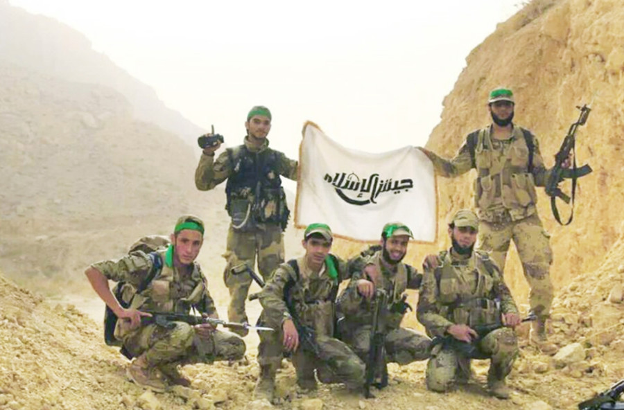 Các chiến binh của nhóm vũ trang Jaish al-Adl.