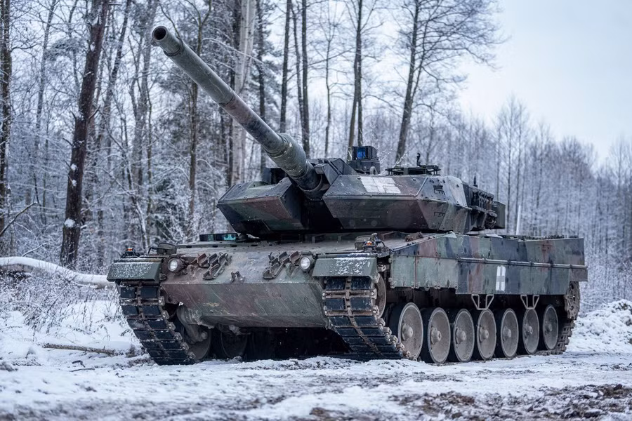 Xe tăng Leopard 2A6 được sửa chữa ở Lithuania chuẩn bị về Ukraine vào ngày 15/12/2023. Xe tăng Leopard 2A6 được sửa chữa ở Lithuania chuẩn bị về Ukraine vào ngày 15/12/2023.