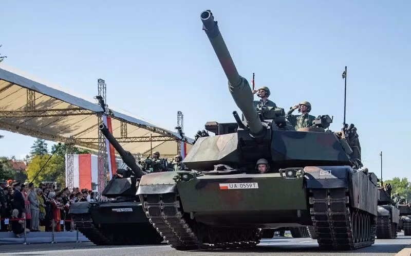 Quân đội Ba Lan có thể trở thành lực lượng vũ trang có quy mô lớn và hiện đại nhất trong NATO tại châu Âu. Quân đội Ba Lan có thể trở thành lực lượng vũ trang có quy mô lớn và hiện đại nhất trong NATO tại châu Âu.