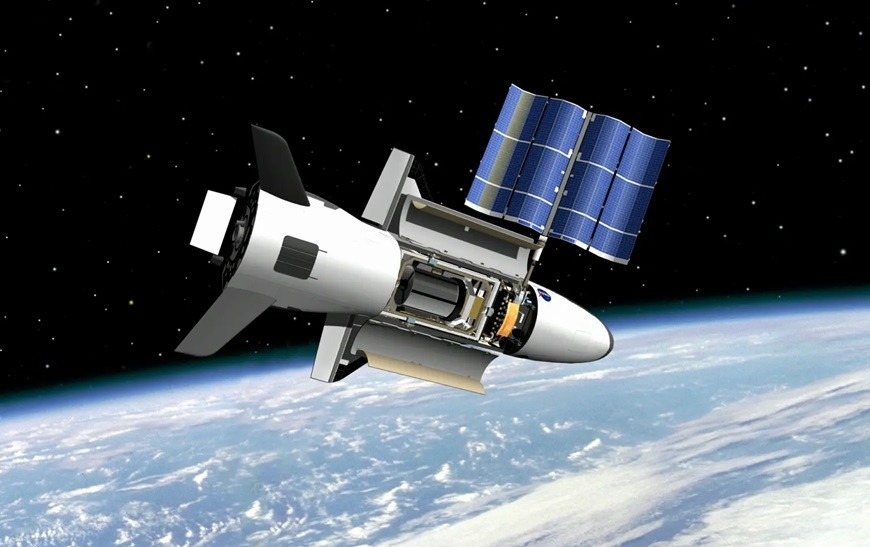 Máy bay vũ trụ X-37B lại tiếp tục thực hiện sứ mệnh đầy bí ẩn ngoài quỹ đạo trái đất. Máy bay vũ trụ X-37B lại tiếp tục thực hiện sứ mệnh đầy bí ẩn ngoài quỹ đạo trái đất.