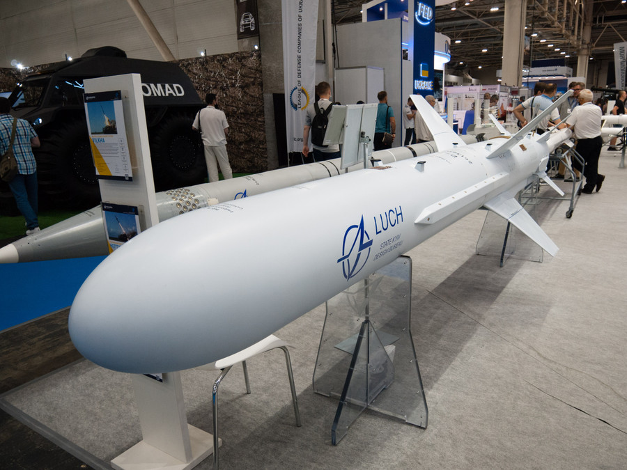 Tên lửa hành trình R-360 Neptune của Ukraine đã xuyên thủng hệ thống phòng không S-400 Triumf? Tên lửa hành trình R-360 Neptune của Ukraine đã xuyên thủng hệ thống phòng không S-400 Triumf?