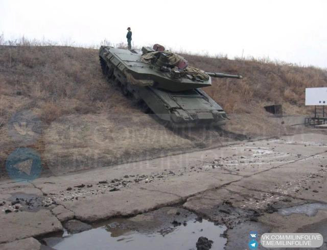 Thử nghiệm tháp pháo Burlak trên khung thân xe tăng T-80. Thử nghiệm tháp pháo Burlak trên khung thân xe tăng T-80.