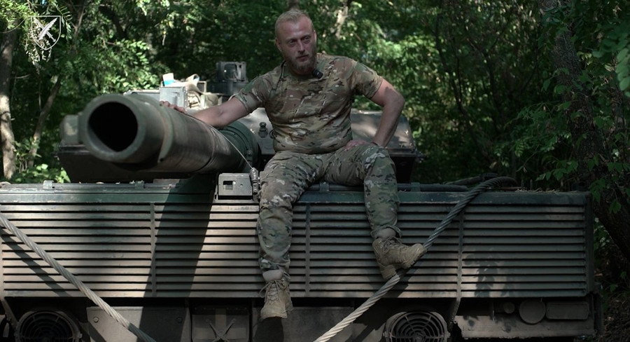 Xe tăng Leopard 2A6 được binh sĩ Ukraine đánh giá rất cao về tính năng kỹ chiến thuật. Xe tăng Leopard 2A6 được binh sĩ Ukraine đánh giá rất cao về tính năng kỹ chiến thuật.