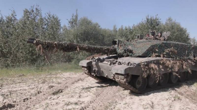 Danh tiếng của xe tăng Challenger 2 đã bị ảnh hưởng nghiêm trọng sau khi chịu tổn thất trên chiến trường Ukraine. Danh tiếng của xe tăng Challenger 2 đã bị ảnh hưởng nghiêm trọng sau khi chịu tổn thất trên chiến trường Ukraine.