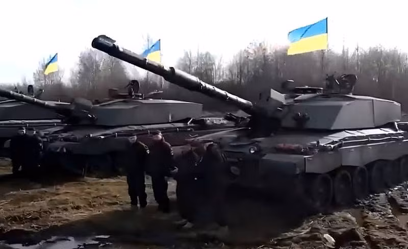 Xe tăng chiến đấu chủ lực Challenger 2 đã phải hứng chịu những tổn thất đầu tiên trên chiến trường Ukraine. Xe tăng chiến đấu chủ lực Challenger 2 đã phải hứng chịu những tổn thất đầu tiên trên chiến trường Ukraine.