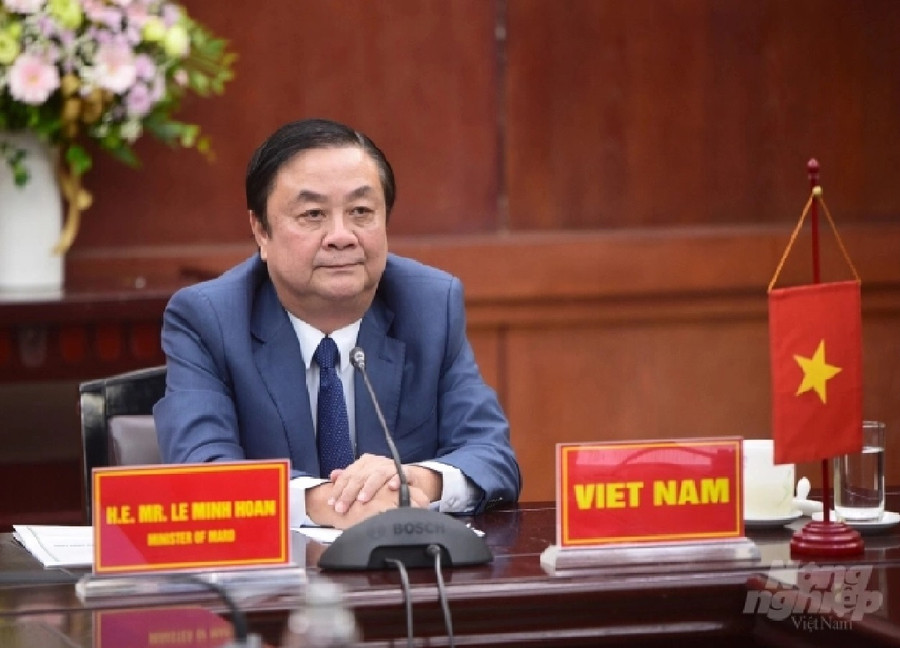 Bộ trưởng Lê Minh Hoan tham gia Hội nghị bàn tròn Lãnh đạo quốc gia hồi tháng 7/2021, nhằm chuẩn bị cho Hội nghị thượng đỉnh về Hệ thống lương thực, thực phẩm diễn ra vào tháng 9/2021. Ảnh: Tùng Đinh. Bộ trưởng Lê Minh Hoan tham gia Hội nghị bàn tròn Lãnh đạo quốc gia hồi tháng 7/2021, nhằm chuẩn bị cho Hội nghị thượng đỉnh về Hệ thống lương thực, thực phẩm diễn ra vào tháng 9/2021. Ảnh: Tùng Đinh.