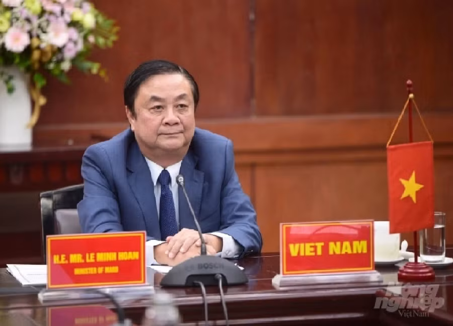 Bộ trưởng Lê Minh Hoan tham gia Hội nghị bàn tròn Lãnh đạo quốc gia hồi tháng 7/2021, nhằm chuẩn bị cho Hội nghị thượng đỉnh về Hệ thống lương thực, thực phẩm diễn ra vào tháng 9/2021. Ảnh: Tùng Đinh.