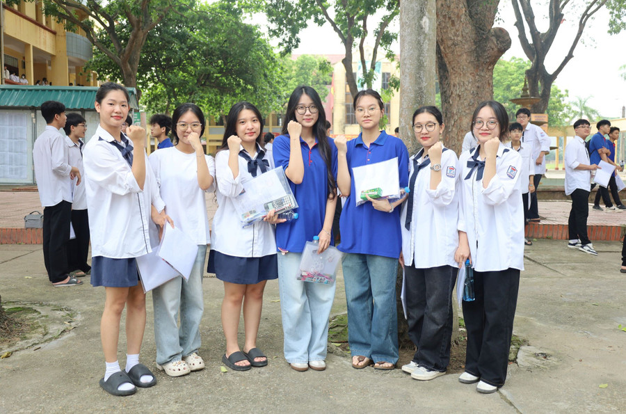 Thí sinh tại điểm thi Trường THPT Trần Phú (Vĩnh Yên, Vĩnh Phúc). img-0.jpg
